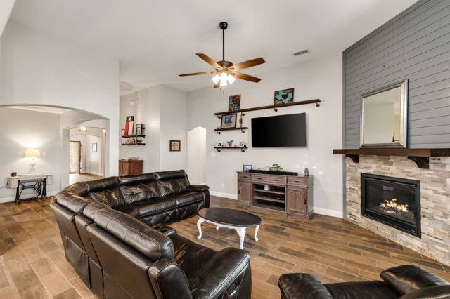 1020 Crest Breeze Drive, Fort Worth, TX 76052