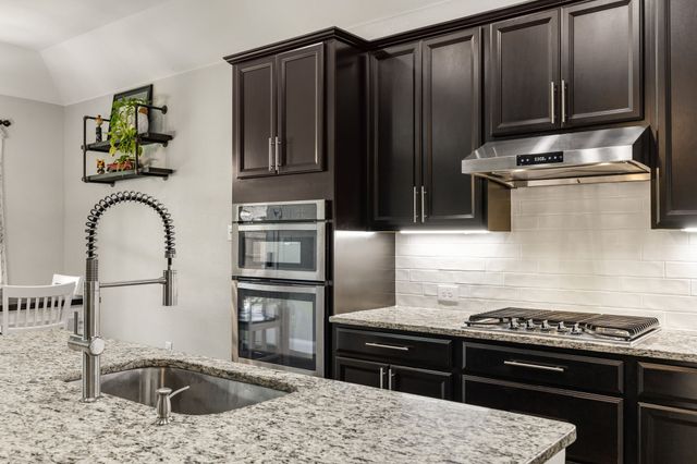 1020 Crest Breeze Drive, Fort Worth, TX 76052