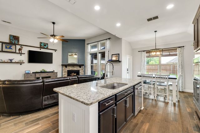 1020 Crest Breeze Drive, Fort Worth, TX 76052