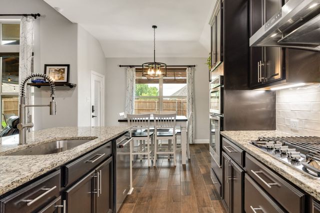 1020 Crest Breeze Drive, Fort Worth, TX 76052