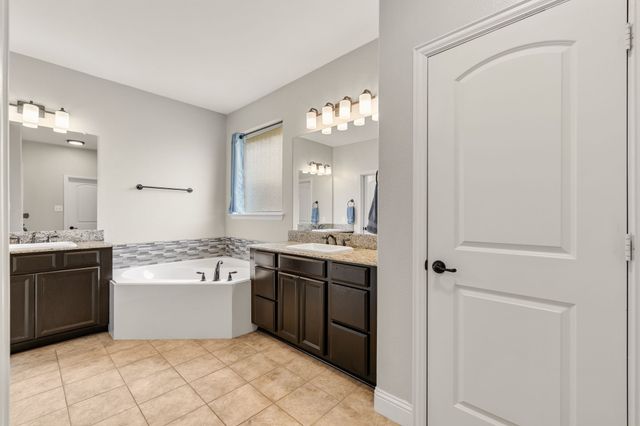 1020 Crest Breeze Drive, Fort Worth, TX 76052