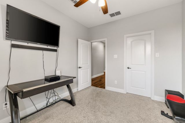 1020 Crest Breeze Drive, Fort Worth, TX 76052