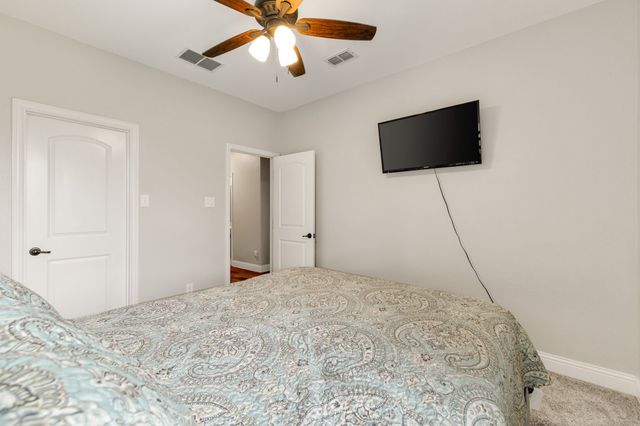 1020 Crest Breeze Drive, Fort Worth, TX 76052