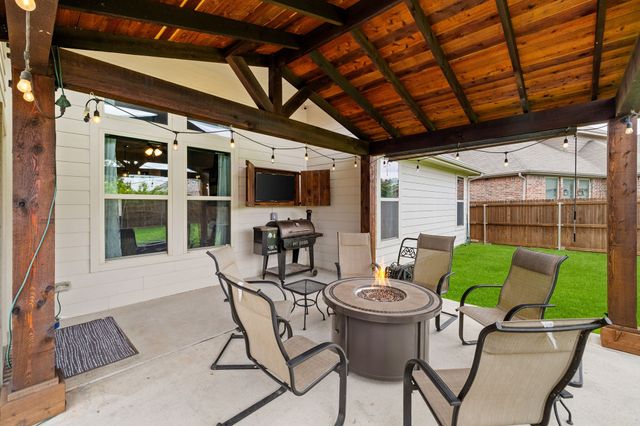 1020 Crest Breeze Drive, Fort Worth, TX 76052