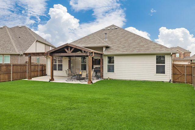 1020 Crest Breeze Drive, Fort Worth, TX 76052