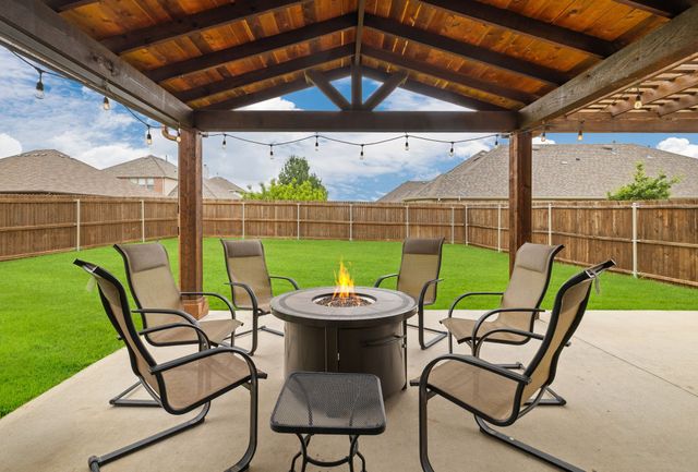 1020 Crest Breeze Drive, Fort Worth, TX 76052