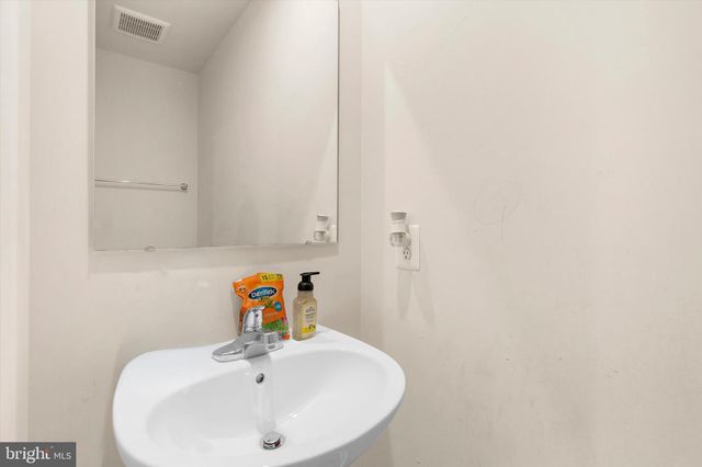 30 RAYMOND XING, Hagerstown, MD 21740