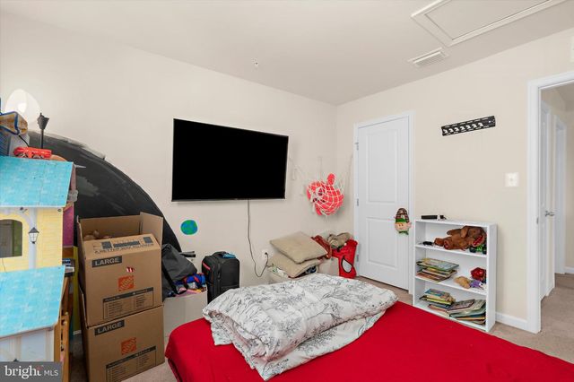 30 RAYMOND XING, Hagerstown, MD 21740