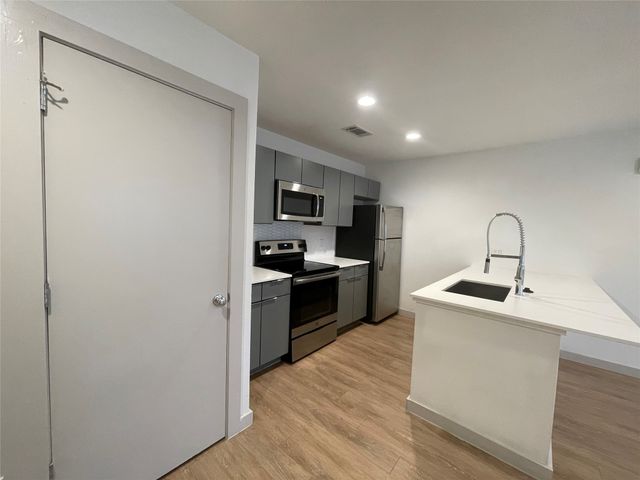 5520 Gaston Avenue 108, Dallas, TX 75214