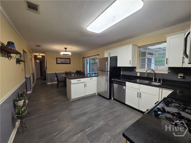 3004 Young Avenue, Savannah, GA 31404