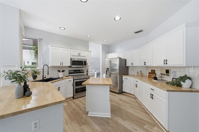 18000 NW 16th St, Pembroke Pines, FL 33029