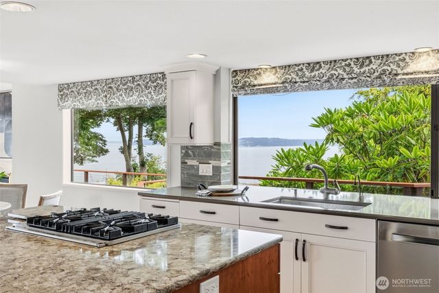 7320 164th Place SW, Edmonds, WA 98026