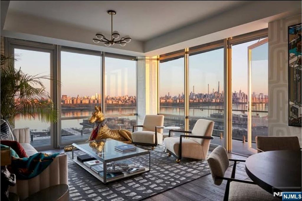 320 Adolphus Avenue 815, Cliffside Park, NJ 07010