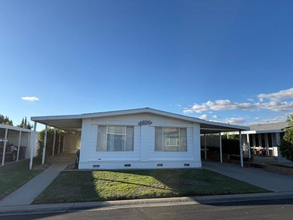 17459 Bluewater Bay Lane, Friant, CA 93626