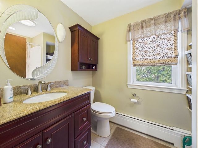 374 Harwich St, New Bedford, MA 02745