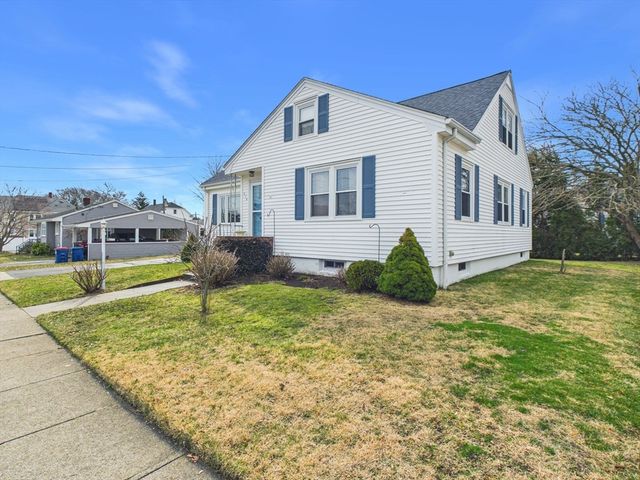 374 Harwich St, New Bedford, MA 02745