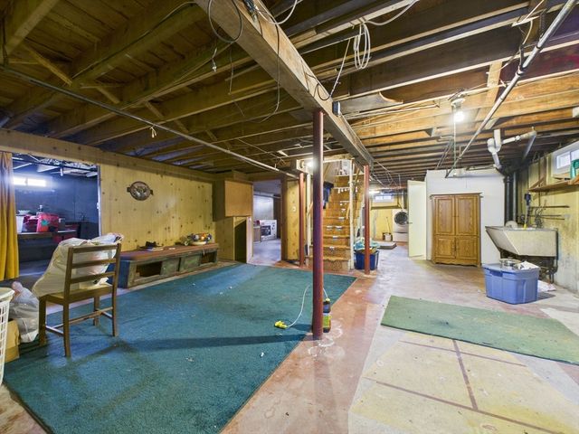 374 Harwich St, New Bedford, MA 02745