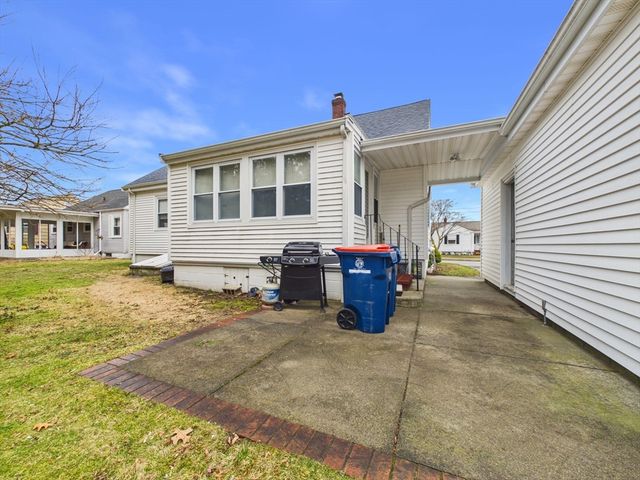 374 Harwich St, New Bedford, MA 02745