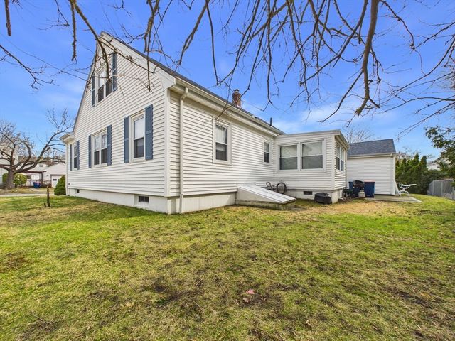 374 Harwich St, New Bedford, MA 02745
