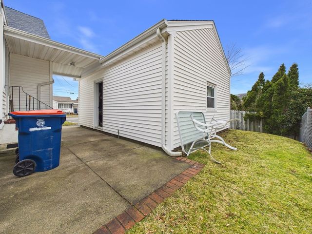 374 Harwich St, New Bedford, MA 02745