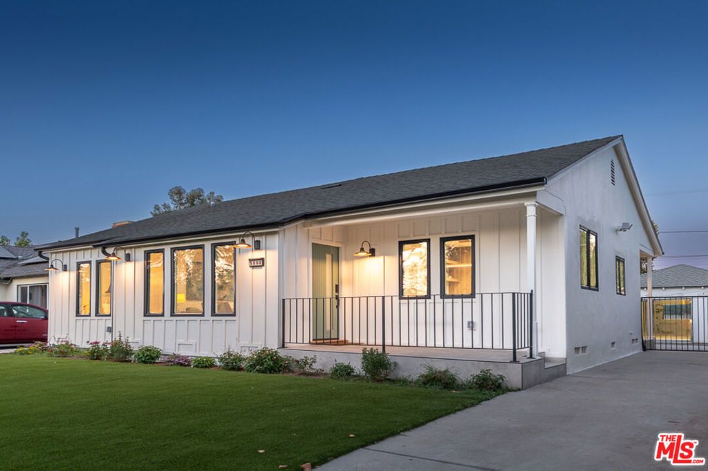 5808 Irvine Avenue, North Hollywood, CA 91601