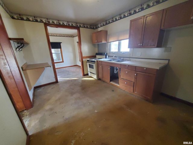 1385 CLARK Street, Galesburg, IL 61401