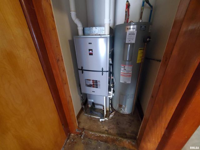 1385 CLARK Street, Galesburg, IL 61401