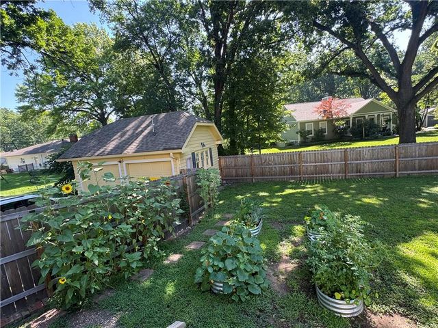 6815 Lamar Avenue, Overland Park, KS 66204