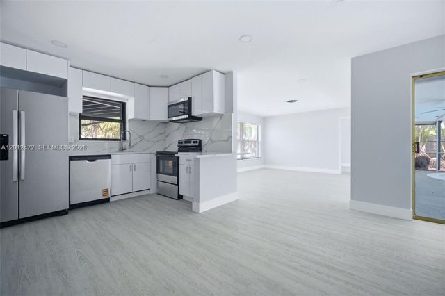 1930 NW 33rd St, Oakland Park, FL 33309