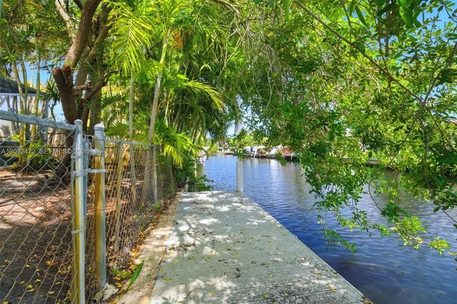 1930 NW 33rd St, Oakland Park, FL 33309