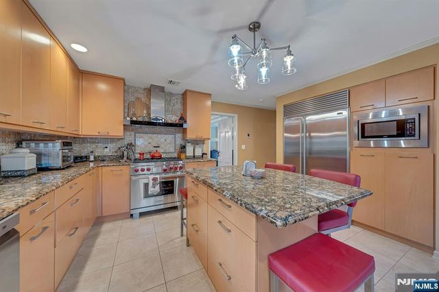 379 W Shore Drive, Wyckoff, NJ 07481