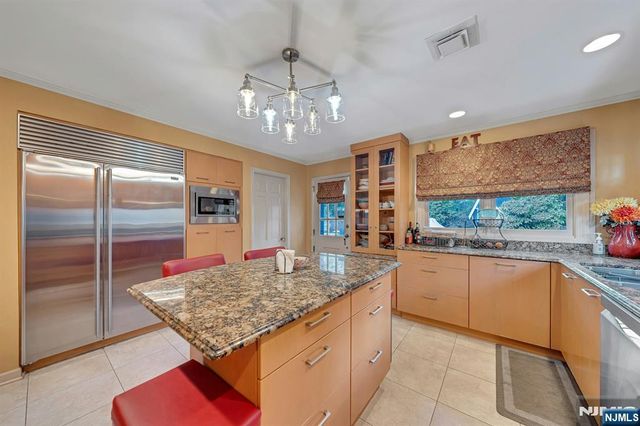 379 W Shore Drive, Wyckoff, NJ 07481