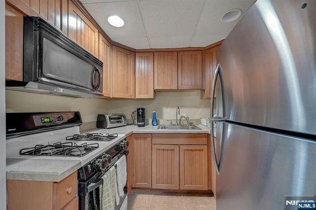379 W Shore Drive, Wyckoff, NJ 07481