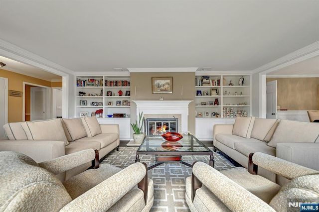 379 W Shore Drive, Wyckoff, NJ 07481