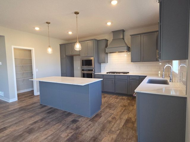 1741 Oak Creek Pass, Chaska, MN 55318
