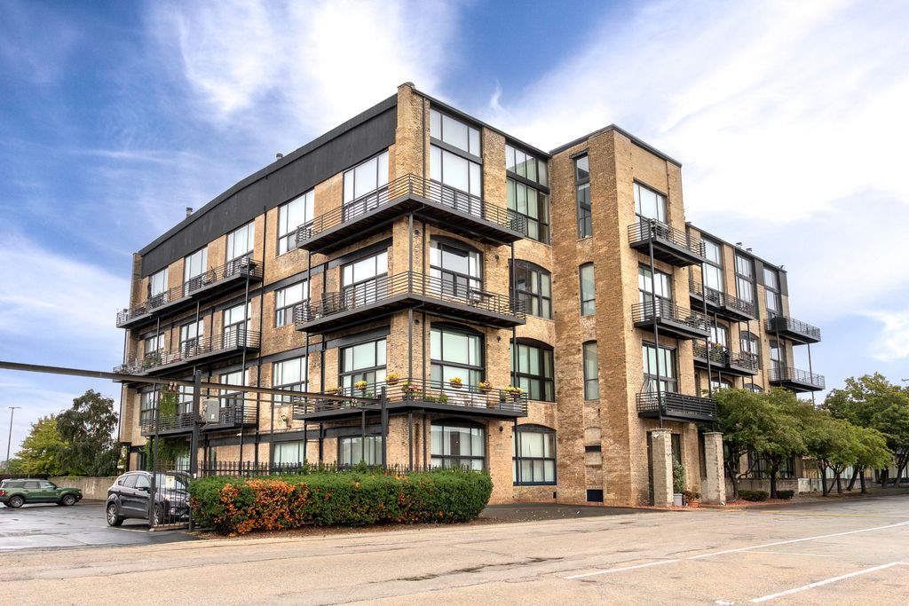 2614 N Clybourn Avenue 306, Chicago, IL 60614 — exterior