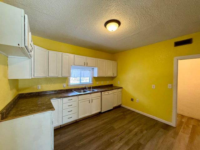 520 Adams St, Gypsum, KS 67448