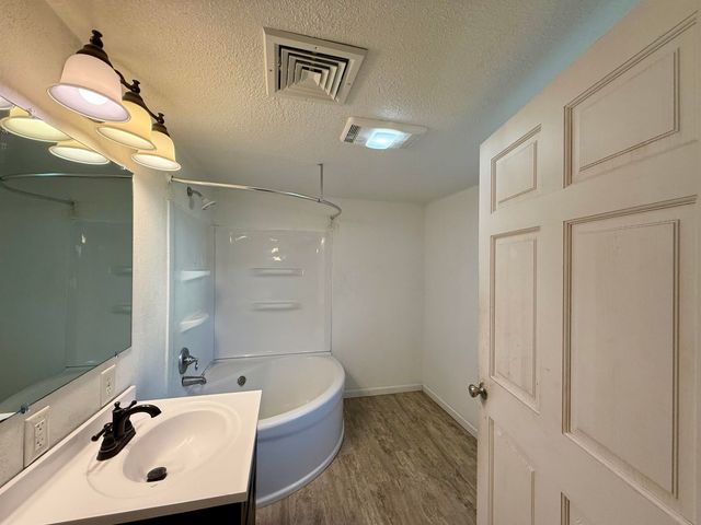 520 Adams St, Gypsum, KS 67448