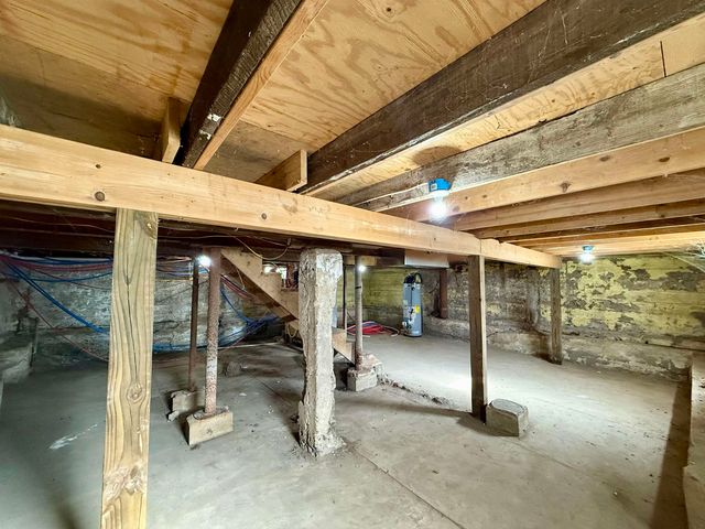 520 Adams St, Gypsum, KS 67448