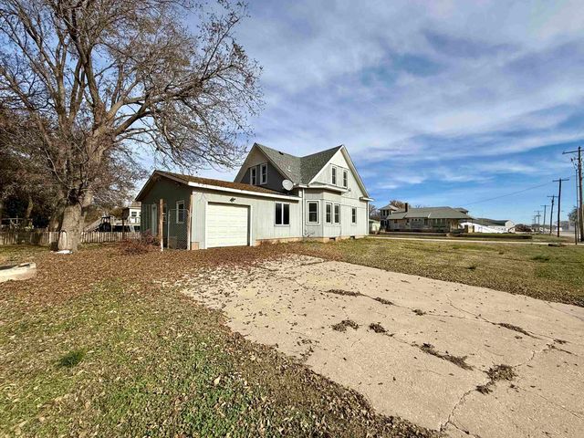 520 Adams St, Gypsum, KS 67448