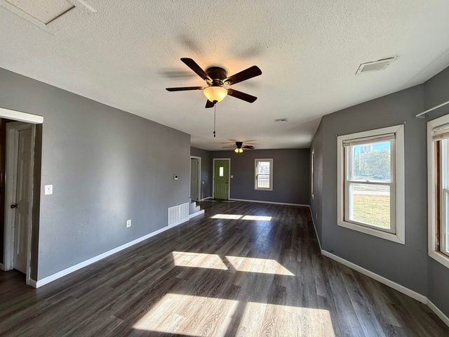 520 Adams St, Gypsum, KS 67448