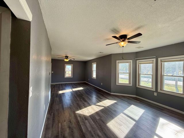 520 Adams St, Gypsum, KS 67448