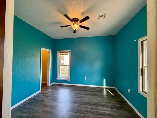 520 Adams St, Gypsum, KS 67448