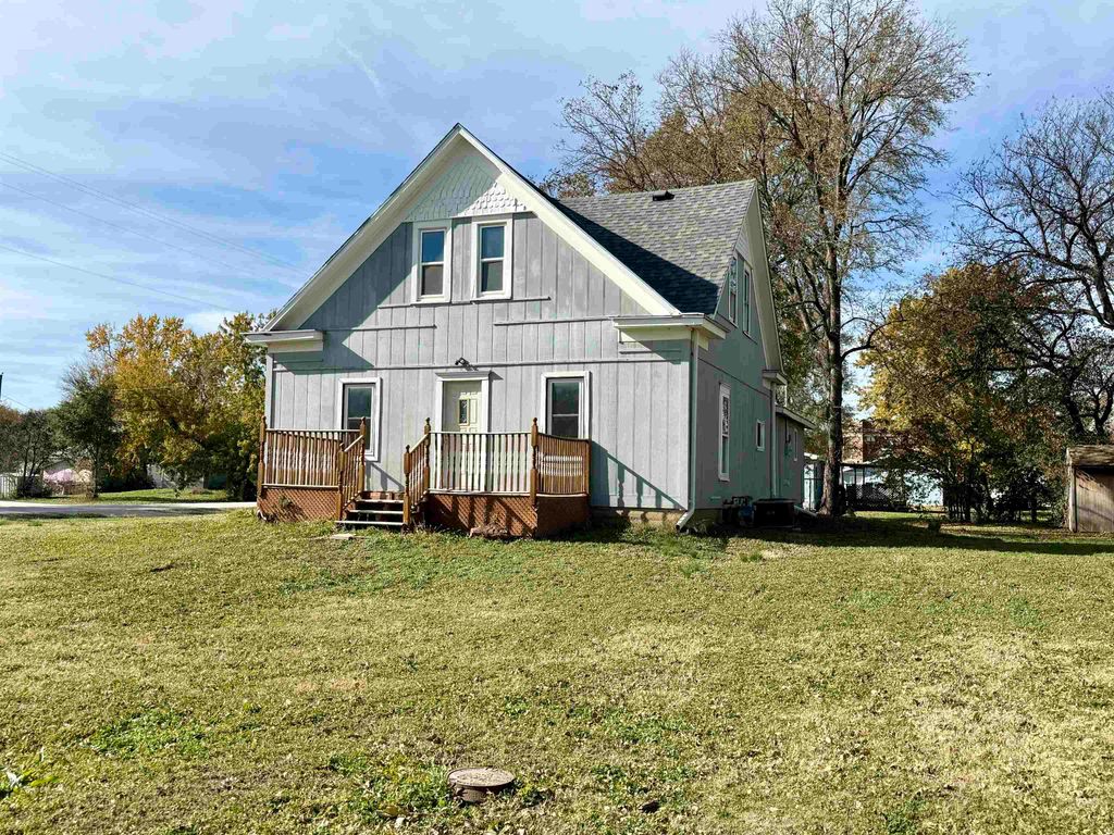 520 Adams St, Gypsum, KS 67448