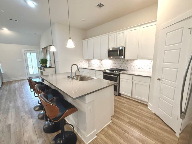 10325 S Goshawk Trl Trail, Conroe, TX 77385