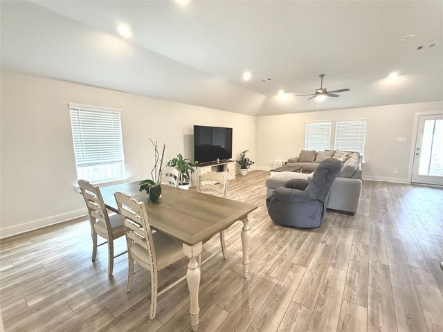 10325 S Goshawk Trl Trail, Conroe, TX 77385