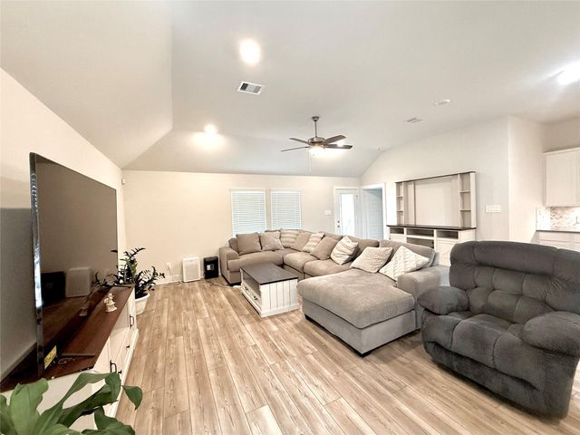 10325 S Goshawk Trl Trail, Conroe, TX 77385