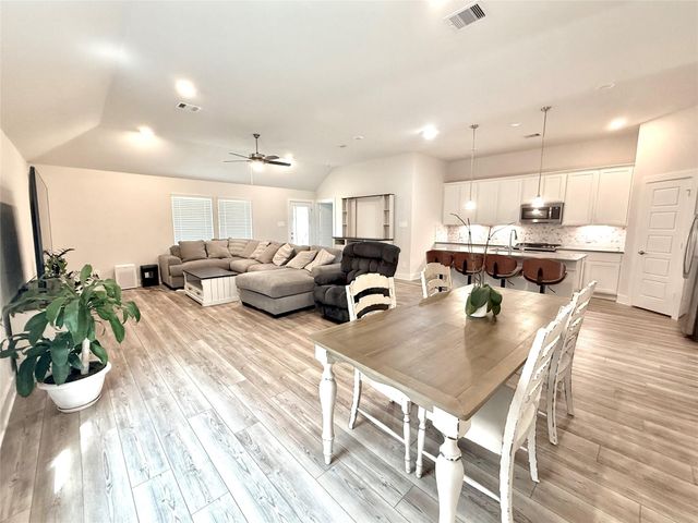 10325 S Goshawk Trl Trail, Conroe, TX 77385