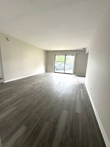 2000 Bayside Drive 110, Palatine, IL 60074