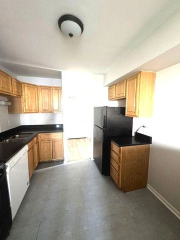 2000 Bayside Drive 110, Palatine, IL 60074